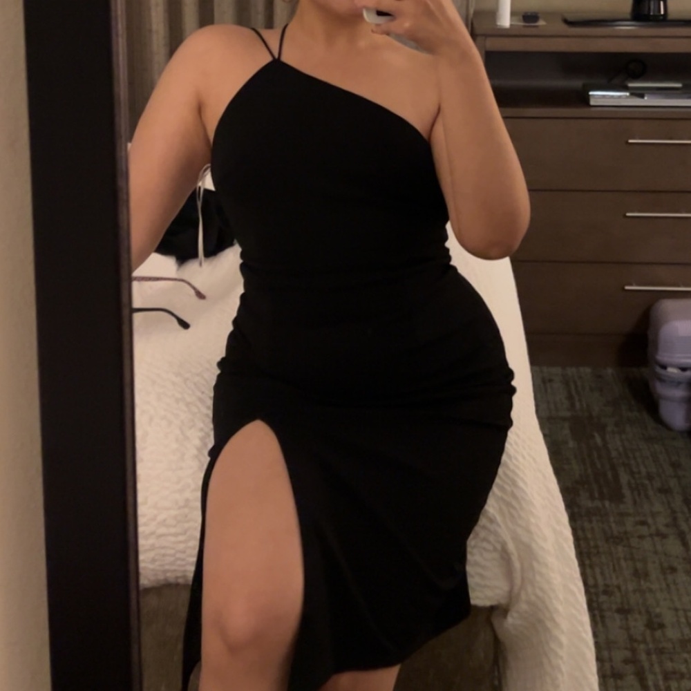 Lulus black one shoulder dress with a slit